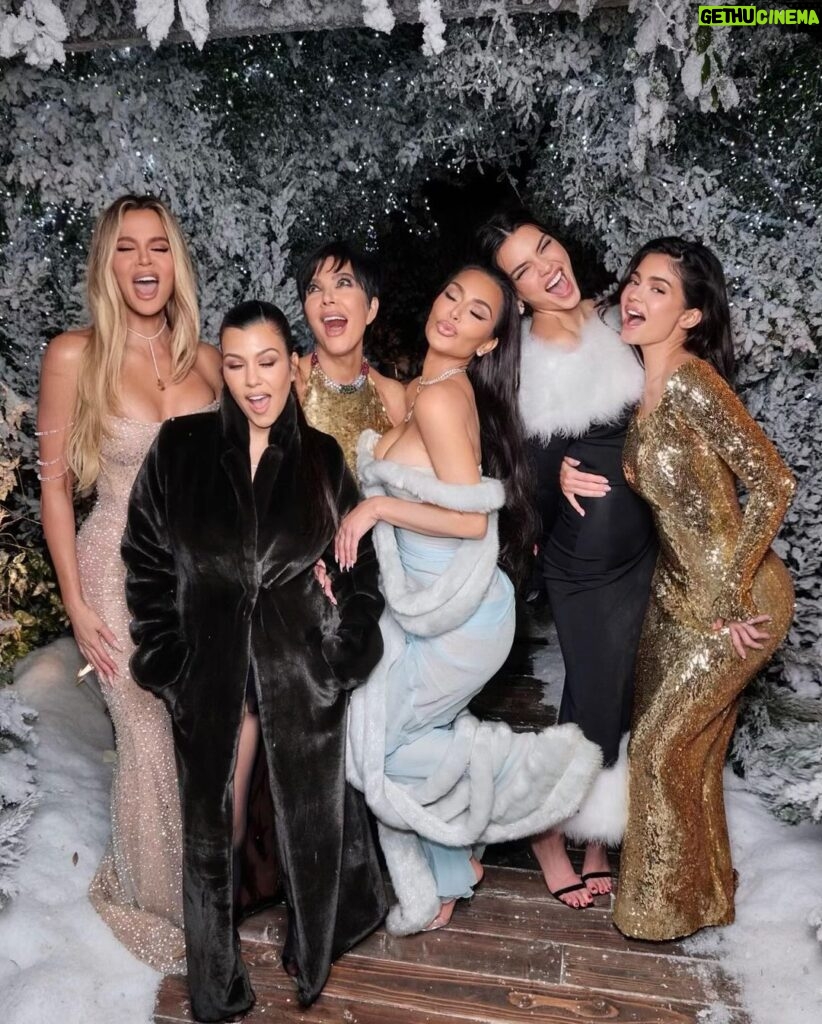 Khloé Kardashian Instagram - 🤍 until next year
