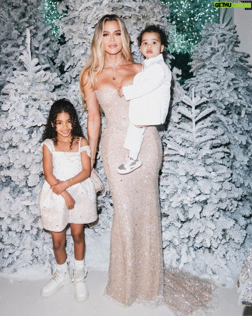 Khloé Kardashian Instagram - Christmas 2023 🩶🎄♥