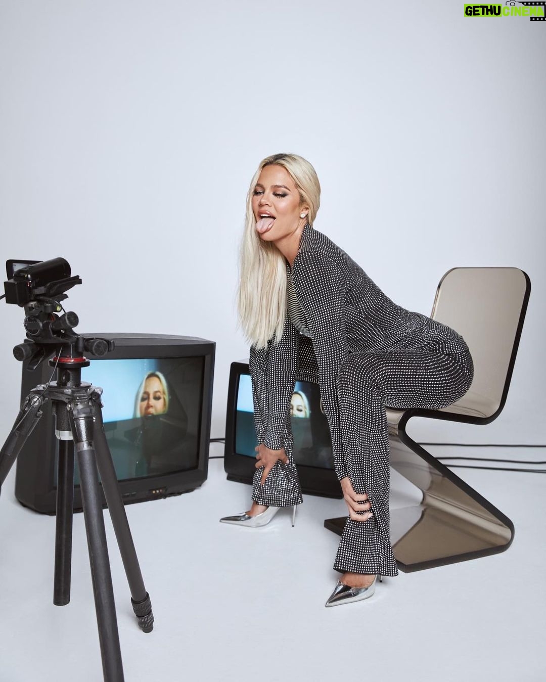 Khloé Kardashian Instagram - Ice Ice Baby 🧊