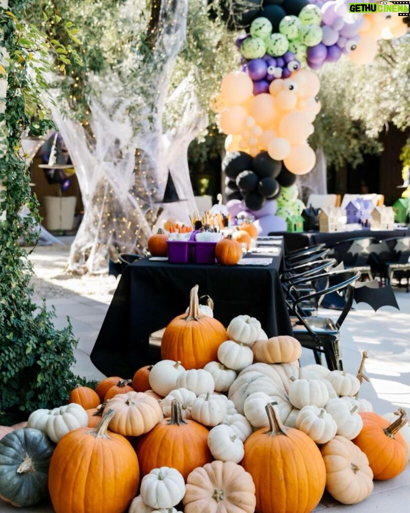 Khloé Kardashian Instagram - 🧡🎃 our annual pumpkin decorating party 🎃🧡 Balloons and event - @wildchildparty Crafts - @little_artist_party Candy wall - @thecandycoach Desserts - @cakegourmetsugarservice Kids chairs - @platinumprophouse Signage - @creativeamme