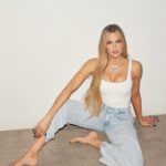 Khloé Kardashian Instagram - You’re cute jeans