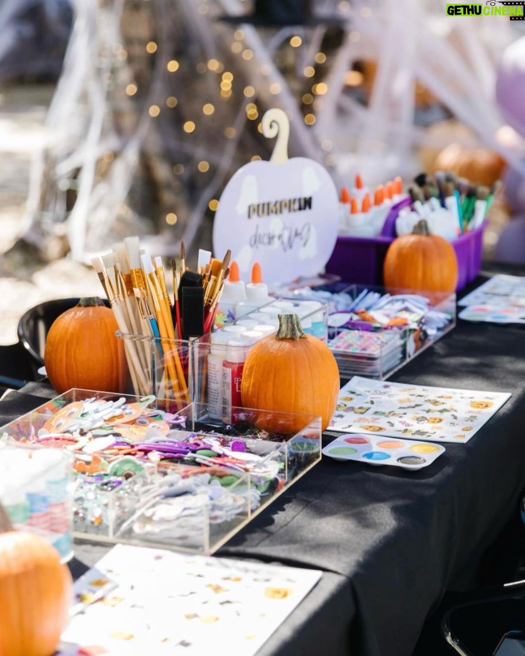 Khloé Kardashian Instagram - 🧡🎃 our annual pumpkin decorating party 🎃🧡 Balloons and event - @wildchildparty Crafts - @little_artist_party Candy wall - @thecandycoach Desserts - @cakegourmetsugarservice Kids chairs - @platinumprophouse Signage - @creativeamme