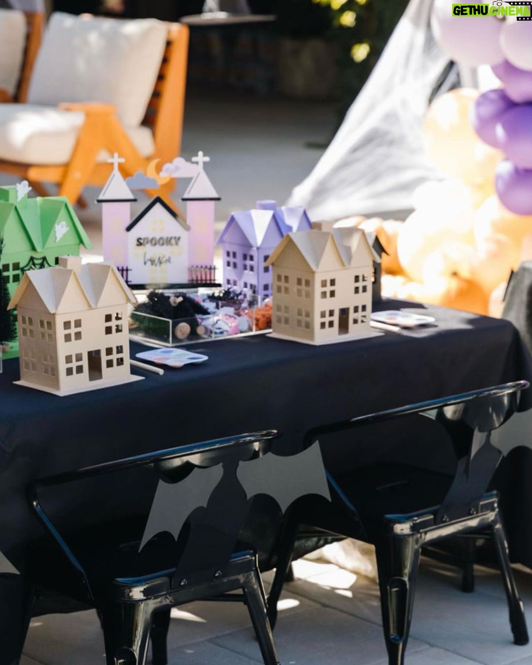 Khloé Kardashian Instagram - 🧡🎃 our annual pumpkin decorating party 🎃🧡 Balloons and event - @wildchildparty Crafts - @little_artist_party Candy wall - @thecandycoach Desserts - @cakegourmetsugarservice Kids chairs - @platinumprophouse Signage - @creativeamme