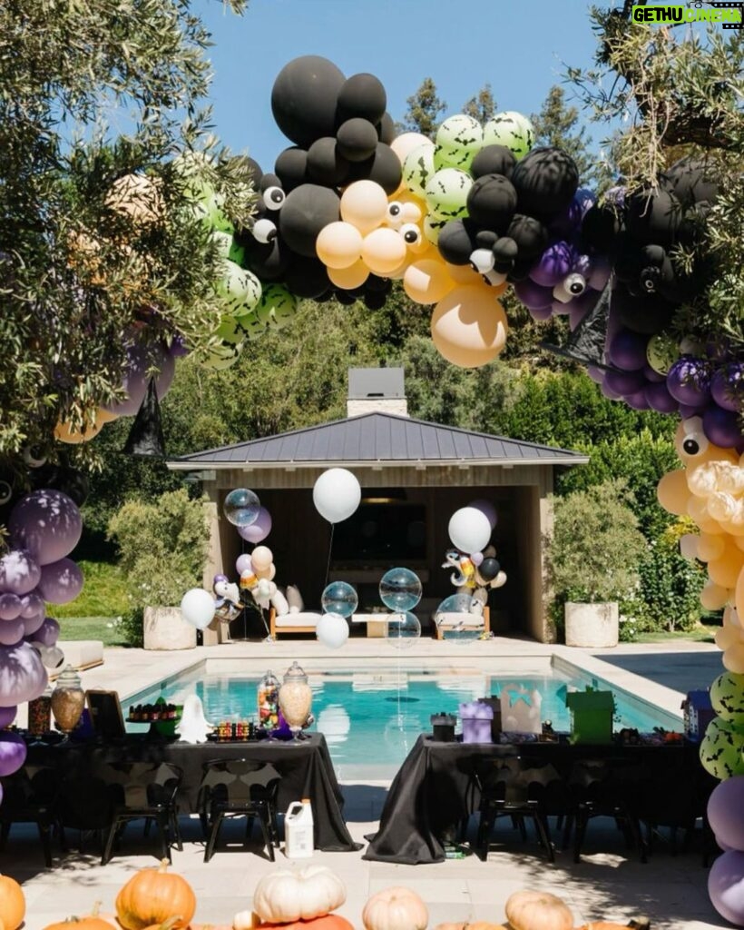 Khloé Kardashian Instagram - 🧡🎃 our annual pumpkin decorating party 🎃🧡 Balloons and event - @wildchildparty Crafts - @little_artist_party Candy wall - @thecandycoach Desserts - @cakegourmetsugarservice Kids chairs - @platinumprophouse Signage - @creativeamme
