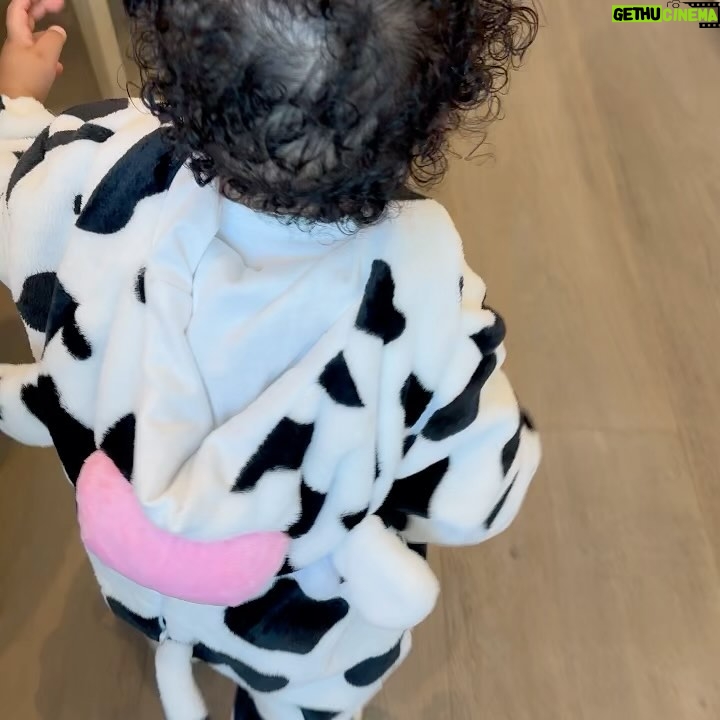 Khloé Kardashian Instagram - 🐄🐄until the cows come home🐄🐄