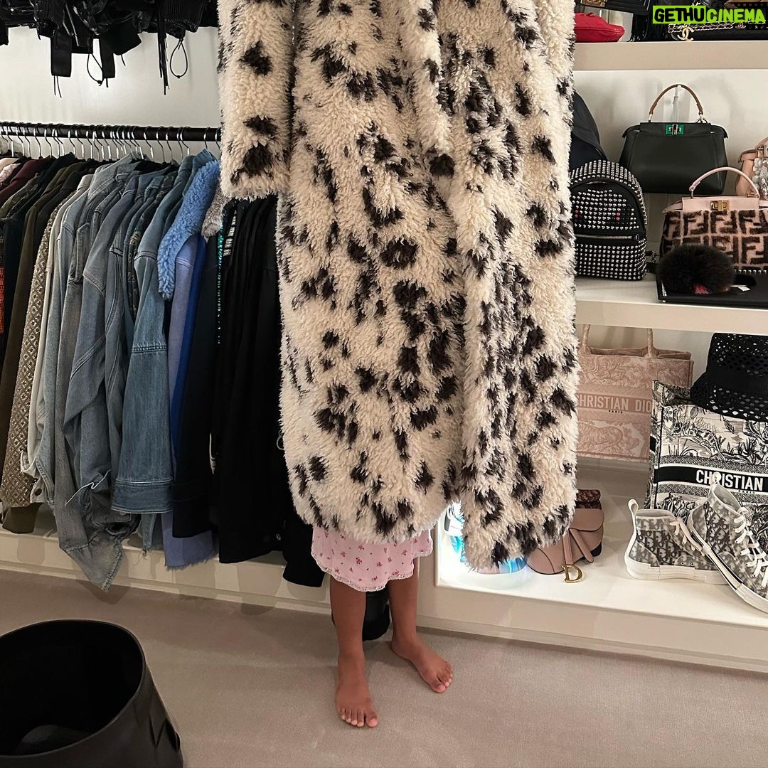 Khloé Kardashian Instagram - 🐄🐄until the cows come home🐄🐄