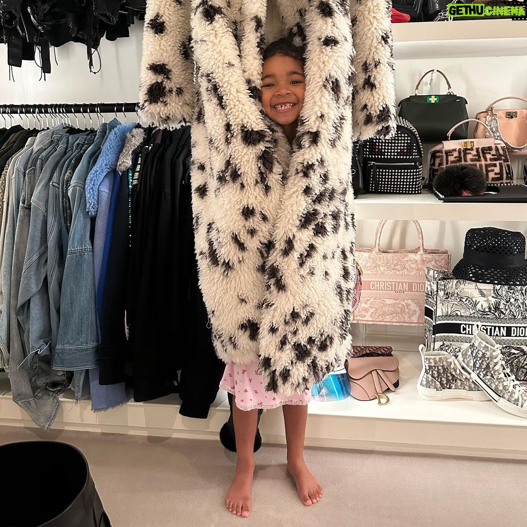 Khloé Kardashian Instagram - 🐄🐄until the cows come home🐄🐄