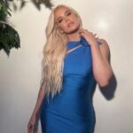 Khloé Kardashian Instagram - 🩵