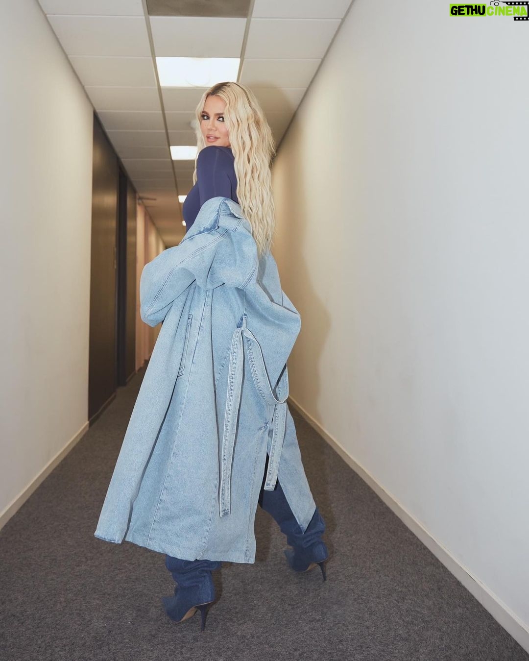 Khloé Kardashian Instagram - No brainer looks, head to toe @goodamerican