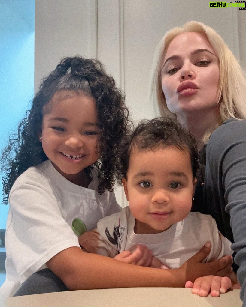 Khloé Kardashian Instagram - 🐻🐻Mommy’s cubs 🐼🐼