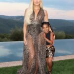 Khloé Kardashian Instagram – Dolce Twins in Leopard 🐆