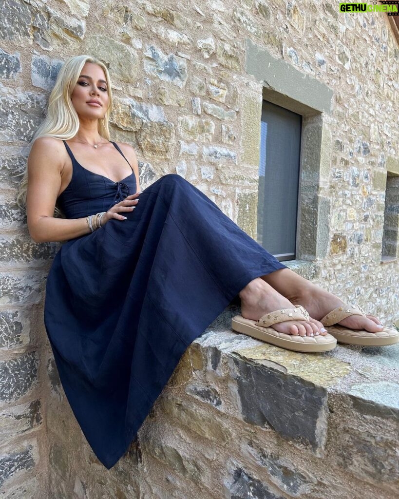 Khloé Kardashian Instagram - 💙 Tuscany 💙 Bliss