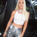 Khloé Kardashian Instagram - 👑🐝🎂