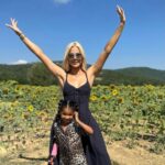 Khloé Kardashian Instagram – 🌻💛