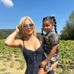 Khloé Kardashian Instagram – 🌻💛