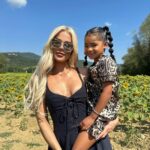 Khloé Kardashian Instagram – 🌻💛