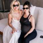 Khloé Kardashian Instagram – 🩵