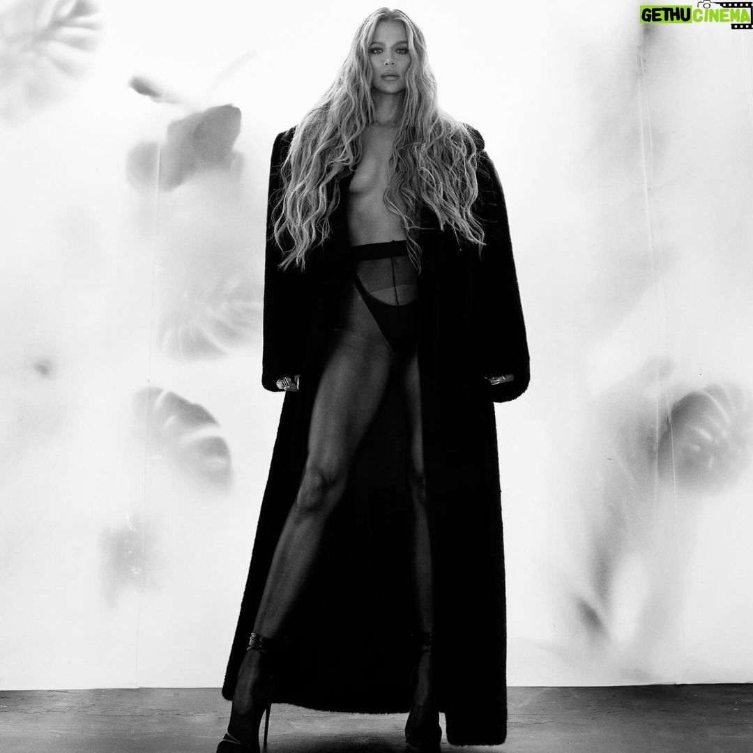 Khloé Kardashian Instagram - 🖤 tmrw mag 🖤