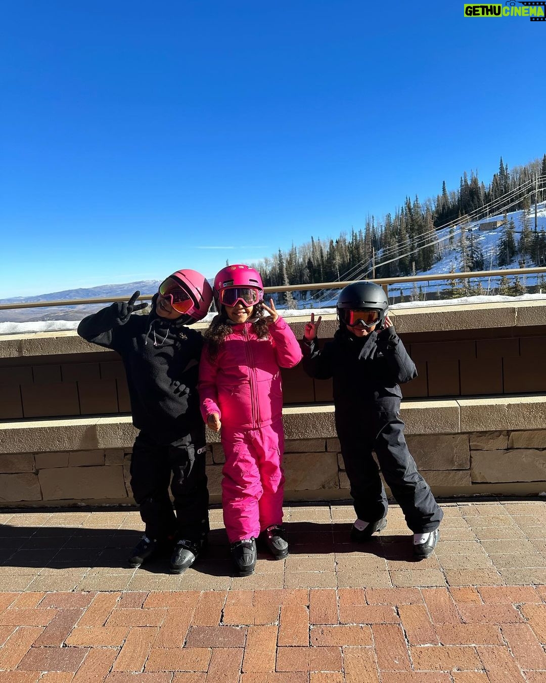 Khloé Kardashian Instagram - Deer Valley NYE 2023! Hello 2024!! Happy, healthy, blessed, and magical love wishes ✨