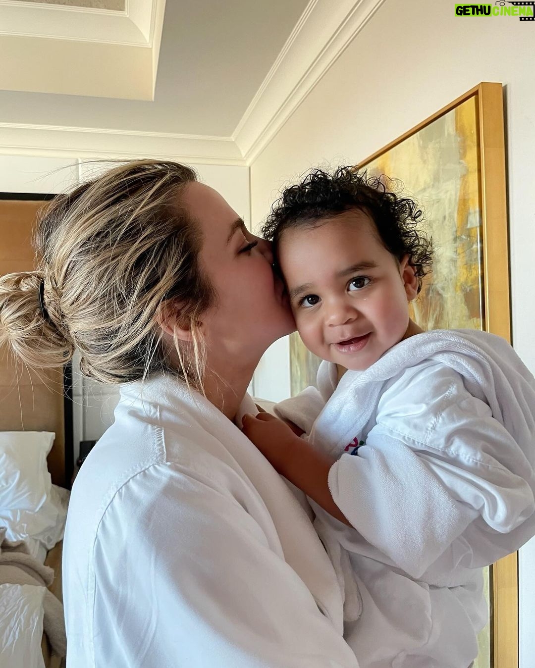 Khloé Kardashian Instagram - Deer Valley NYE 2023! Hello 2024!! Happy, healthy, blessed, and magical love wishes ✨