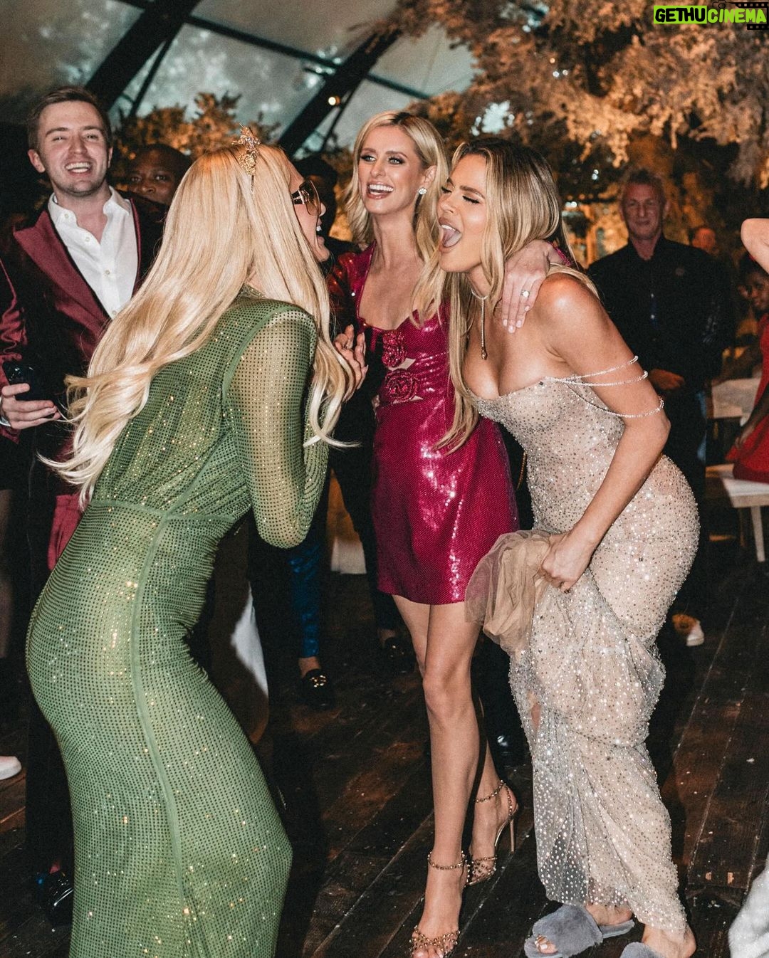 Khloé Kardashian Instagram - 🤍 until next year