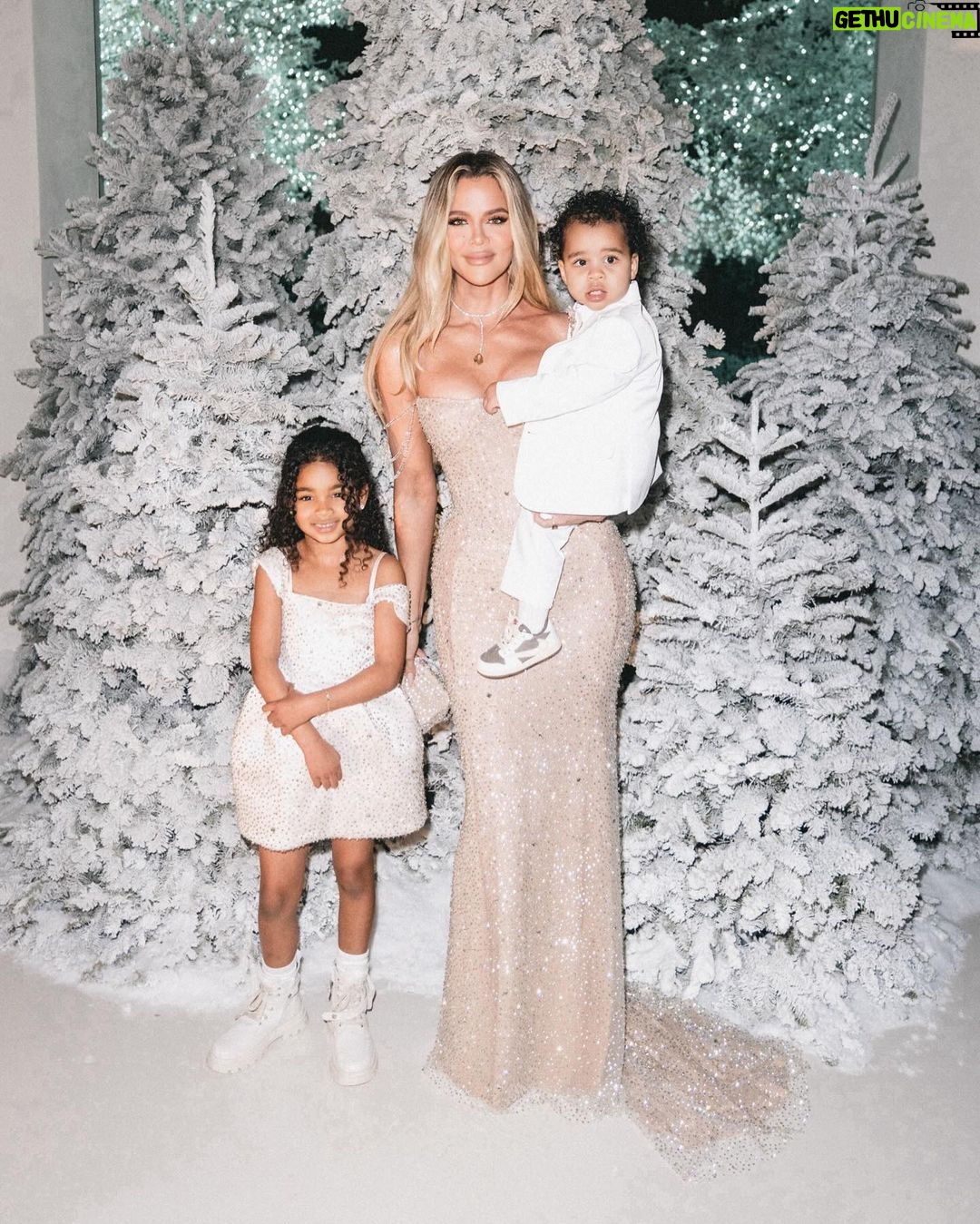 Khloé Kardashian Instagram - Christmas 2023 🩶🎄♥️
