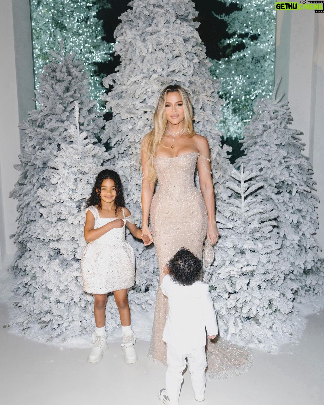 Khloé Kardashian Instagram - Christmas 2023 🩶🎄♥️