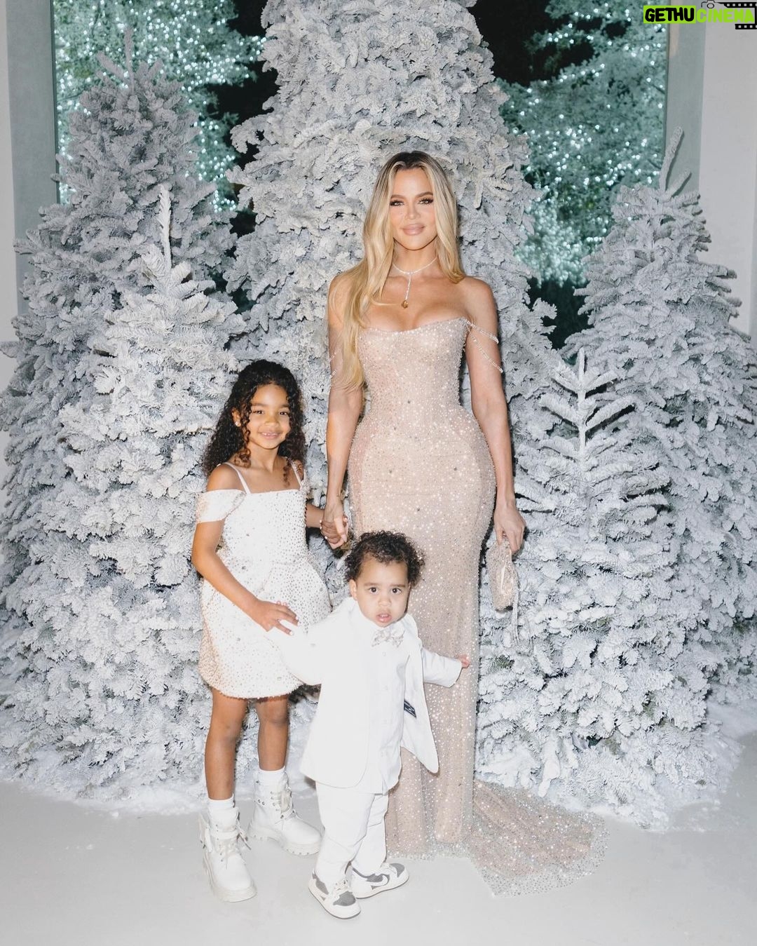 Khloé Kardashian Instagram - Christmas 2023 🩶🎄♥️