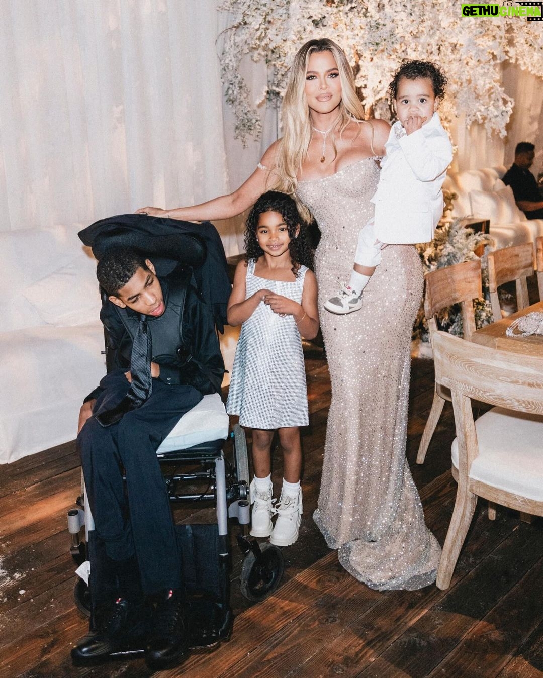 Khloé Kardashian Instagram - Christmas 2023 🩶🎄♥️