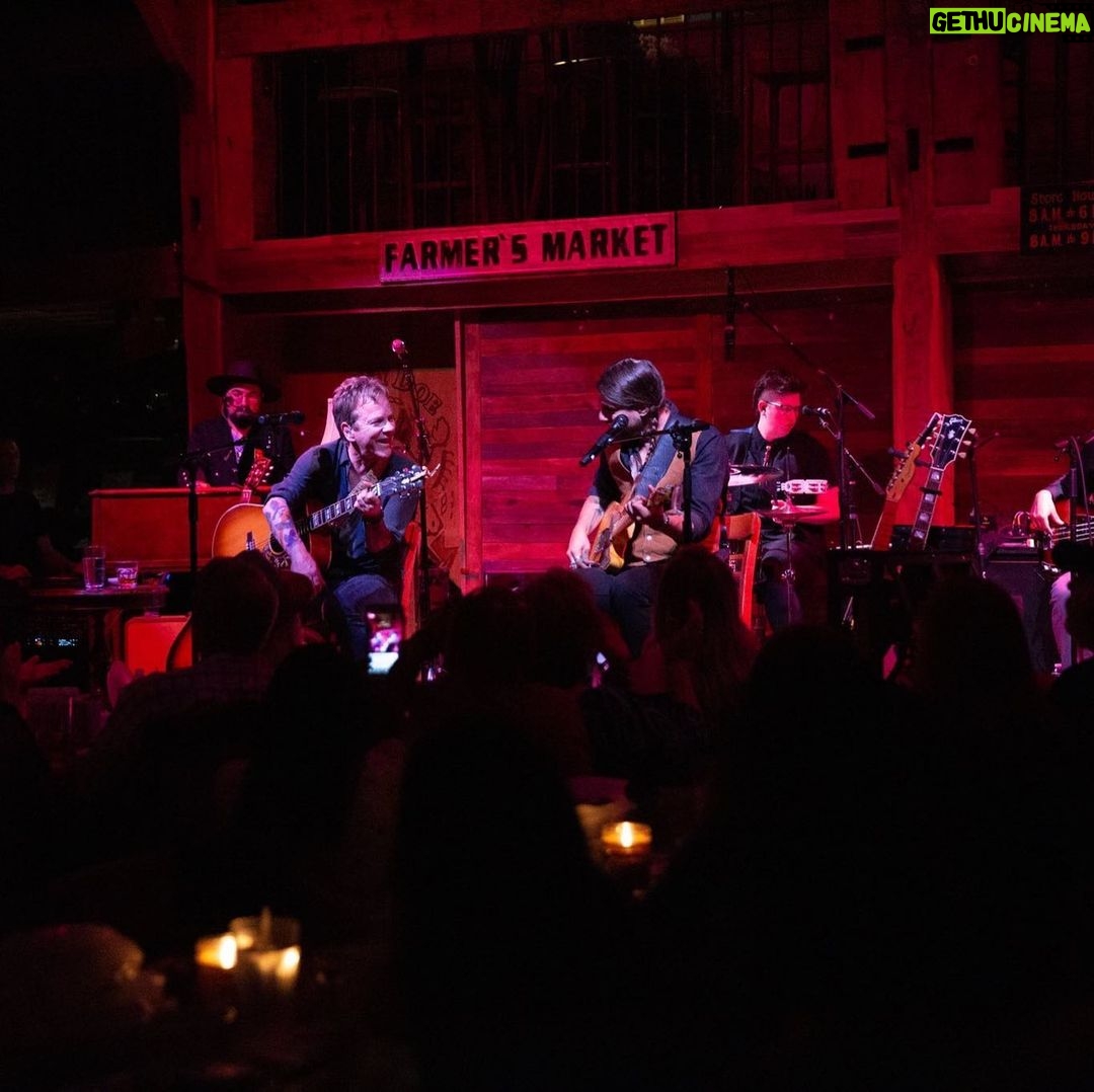 Kiefer Sutherland Instagram - Had the best time @doseydoecoffee. See you tonight @billybobstexas