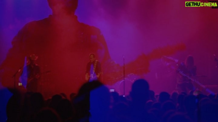 Kiefer Sutherland Instagram - Throwback to our 2017 European tour with footage for the video for All She Wrote. Watch the full video on #youtube. 🎥@completetours #throwbackthursday #tbt #musicvideo