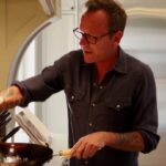 Kiefer Sutherland Instagram - If the steak worked out for you. Try this recipe for beef in oyster sauce. It will impress your friends... after all, isn’t that what life’s about? 😜 Watch the full video on YouTube. #cooking #chef #homecooking