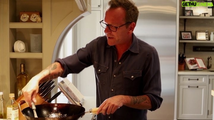 Kiefer Sutherland Instagram - If the steak worked out for you. Try this recipe for beef in oyster sauce. It will impress your friends... after all, isn’t that what life’s about? 😜 Watch the full video on YouTube. #cooking #chef #homecooking