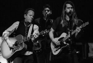 Kiefer Sutherland Instagram - We’ll be back in Texas this weekend. If you’re around come on out to the Miller Outdoor Theatre in Houston. 📷 Beth Elliott
