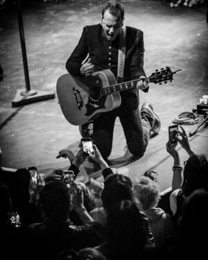 Kiefer Sutherland Instagram - To all of you who have come to see a show so far, I would like to thank you for the incredibly kind and generous responses. It has been an honor to play for you all. #recklesstour2018