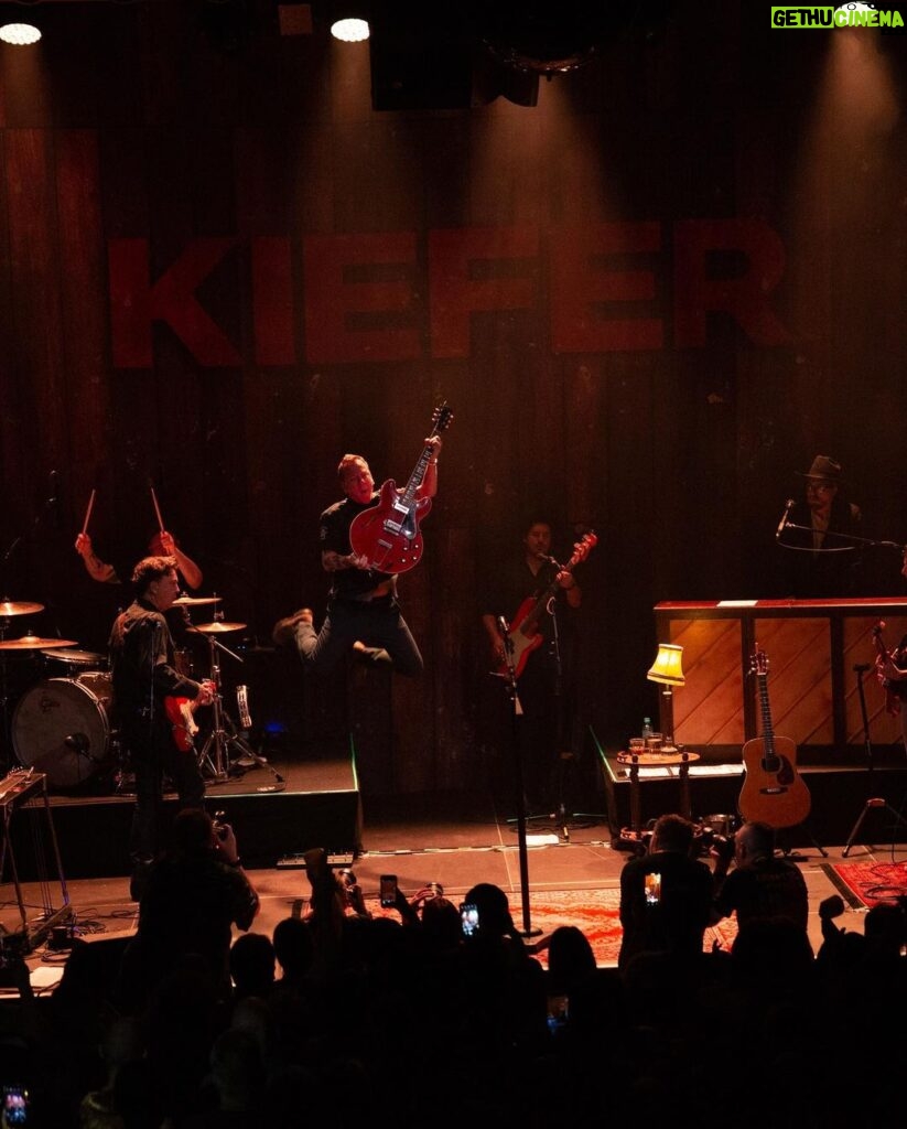 Kiefer Sutherland Instagram - Playing our last show in Germany tonight. Special thanks to the fans who’ve come out. You’ve been amazing to play for. On our way to France, the Netherlands and the UK. Can’t wait!