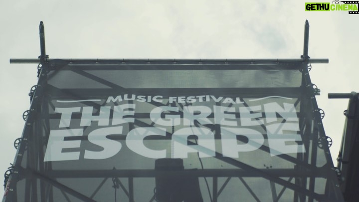 Kiefer Sutherland Instagram - To all those who braved the rain at The Green Escape Festival, it was an honour to play for you. 🎥@krupa_music