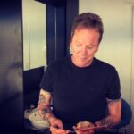 Kiefer Sutherland Instagram - Thank you @greggs_official for feeding the band and crew in Newcastle! So generous.