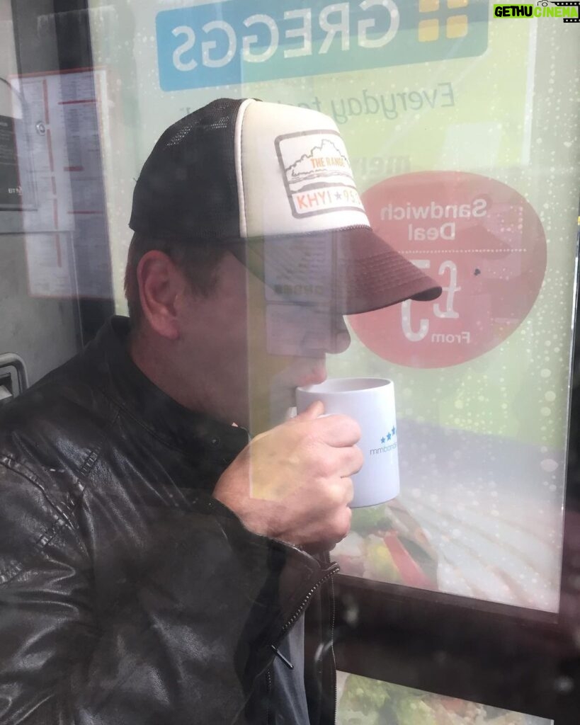 Kiefer Sutherland Instagram - Start our European tour in Gateshead today. @greggs_official, myself and a cup of tea have found ourselves...Thank god! Great to be back.