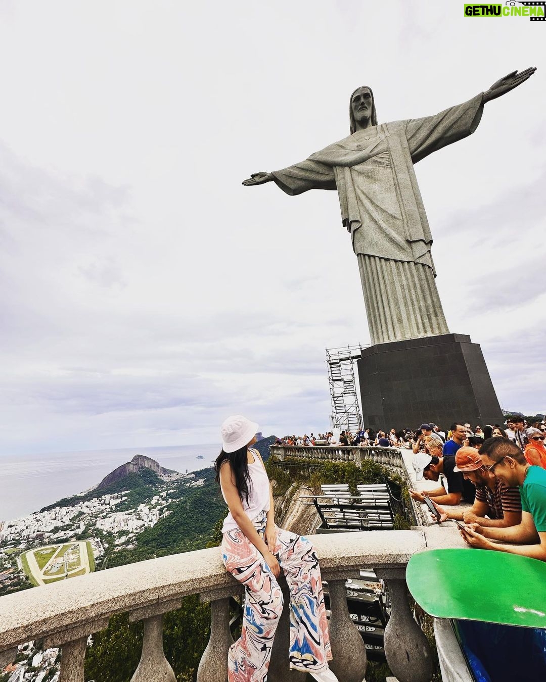 Kila Shafia Instagram - Christ the redeemer ✅ Rio De Janeiro