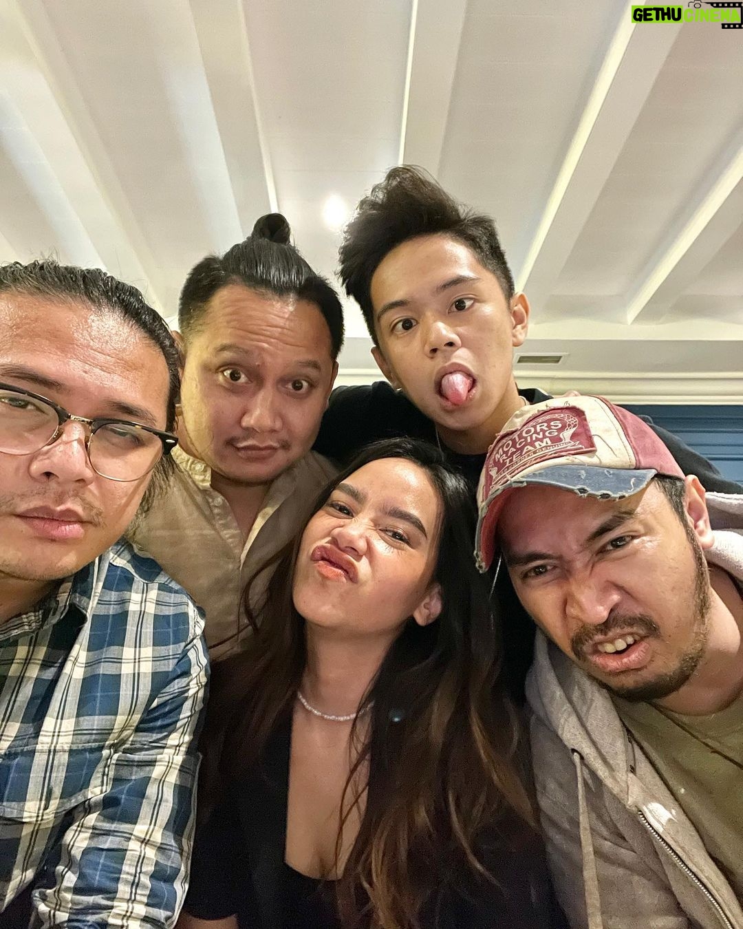 Kila Shafia Instagram - The best part of the season is my friends.