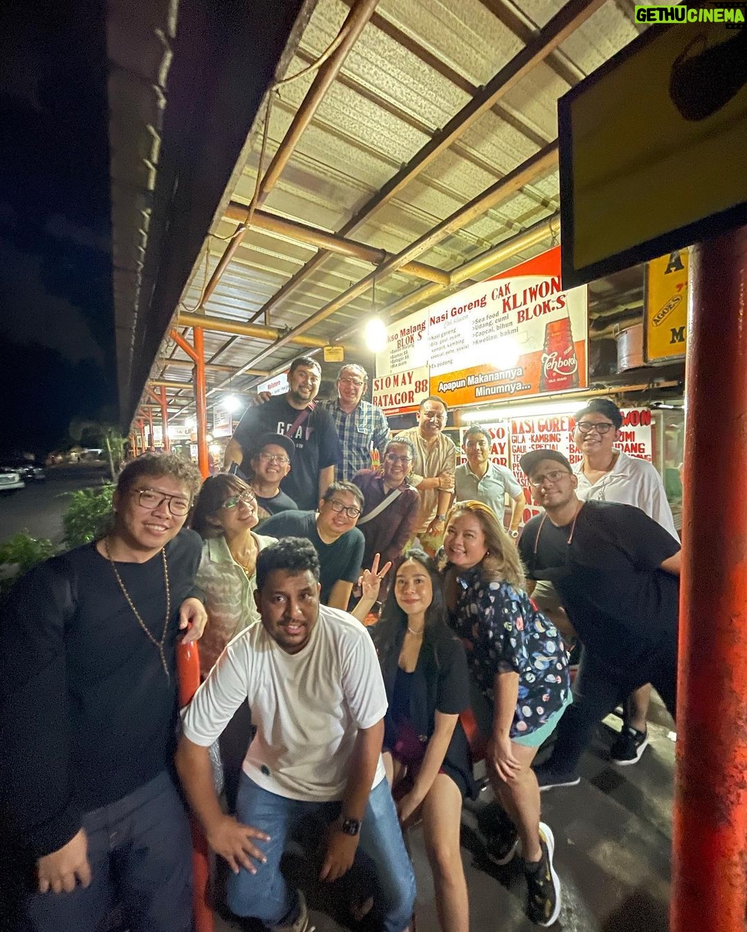 Kila Shafia Instagram - The best part of the season is my friends.