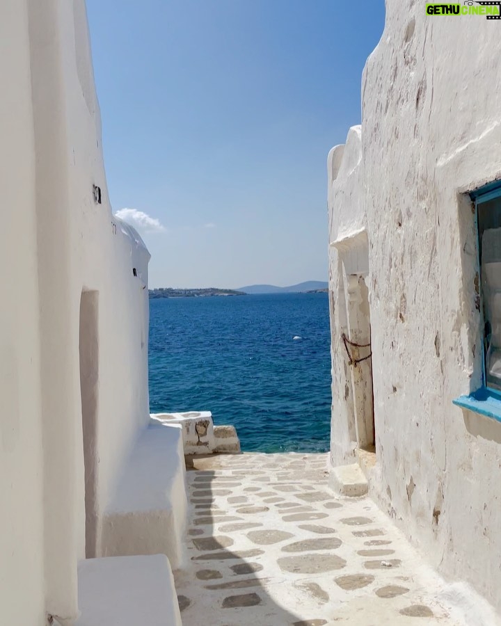 Kila Shafia Instagram - se•ren•i•ty Mykonos Greece