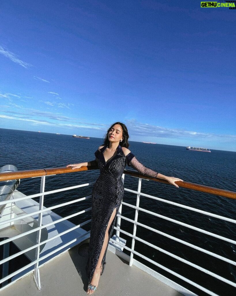 Kila Shafia Instagram - Cruise to the blues 📸 @androyopi Azamara Pursuit