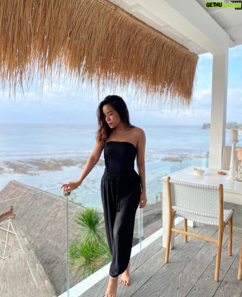 Kila Shafia Instagram - 👀 Bingin Beach