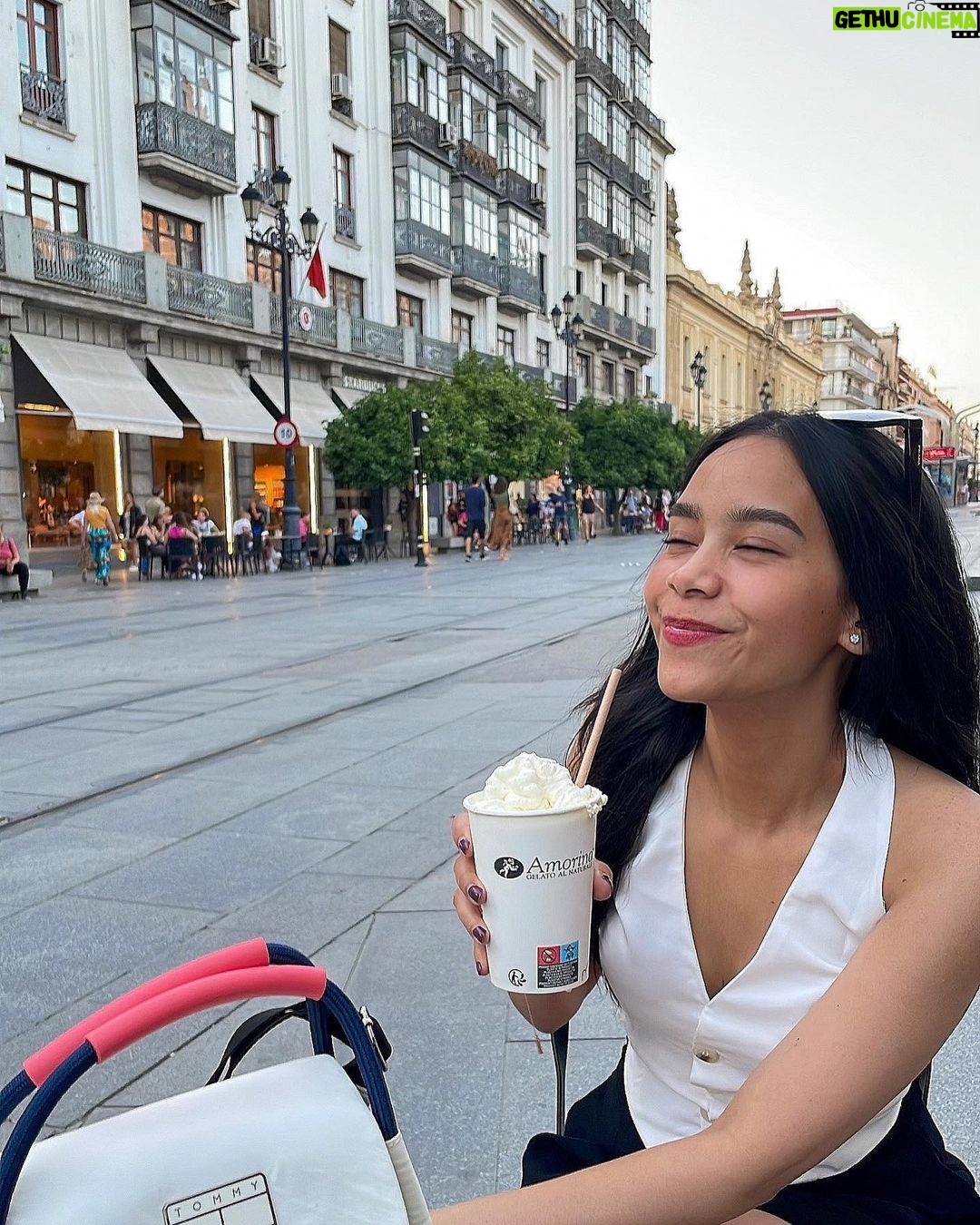Kila Shafia Instagram - Vanilla milkshake. 😋 Klo kmu suka rasa apa? Seville, Spain