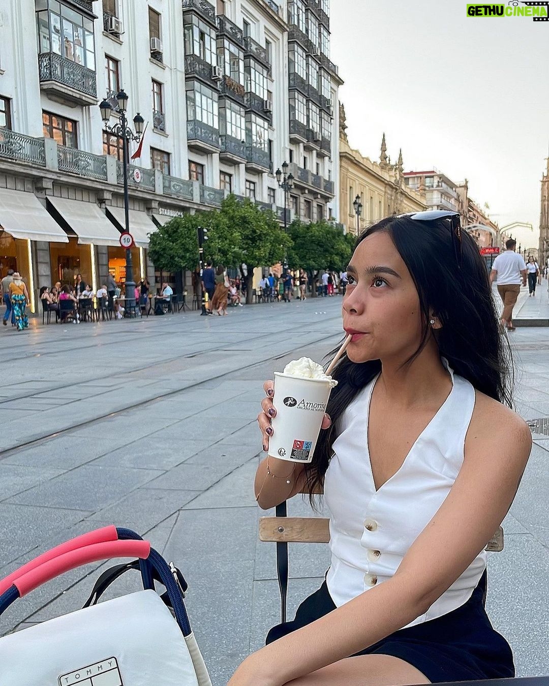 Kila Shafia Instagram - Vanilla milkshake. 😋 Klo kmu suka rasa apa? Seville, Spain