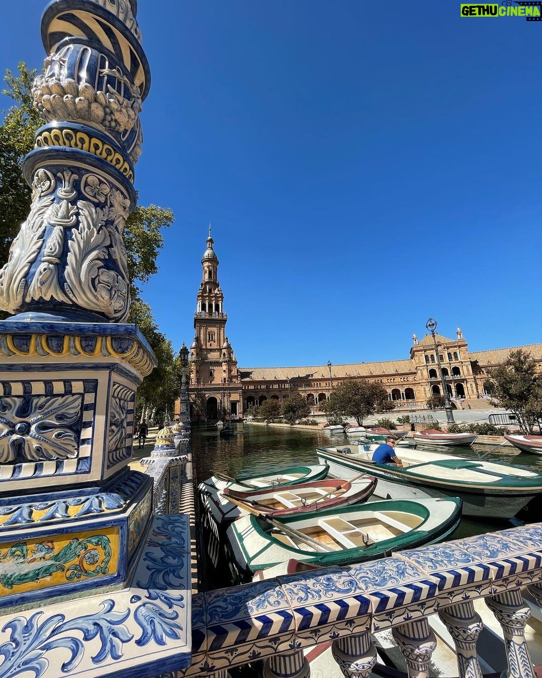 Kila Shafia Instagram - Great weather on a great day Seville, Spain