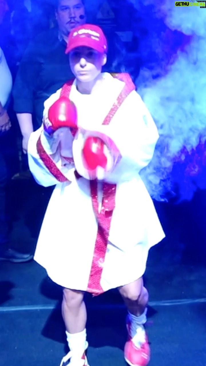 Kim Clavel - 1.4K Likes - 45 secondes de son combat qui nous a donné des frissons, qui nous a envahi d’émotions! Revoyez quelques moments forts! 🥊👊Bravo à notre nouvelle championne WBC des mi-mouches!
-
#wbc #wbcboxing #boxinglife #boxing #womanboxing #girlboxing