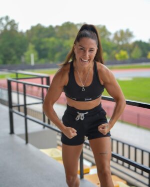 Kim Clavel Instagram - Let’s go c’est la semaine de combat! 👊🏼
J’ai fait ma visualisation hier avec 10 rounds de shadow! 
Je me sens confiante, j’ai fait un beau camp d’entraînement et surtout très intensif! Mes devoirs sont faits, place au combat le 7 octobre 🥊
#clavelbermudez 
#fightweek #boxingevent #boxing 
-
📸 @sweetsciencemgt